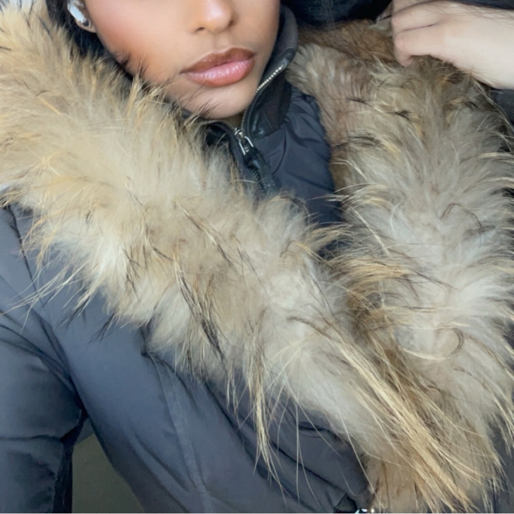 Stylish Black Jacket with Fur Trim
